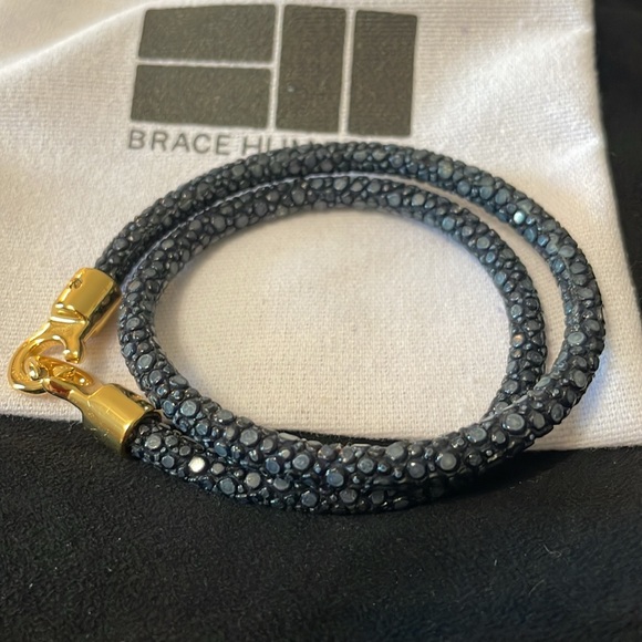 Brace Humanity black bracelet.   Worn once.   In new condition. - Picture 2 of 2